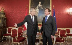 Conversation with Schwarzenegger in the Presidential Chancellery<small>© www.bundespraesident.at / Peter Lechner / HBF</small>