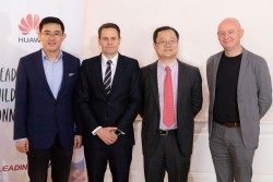 (From left to right:) Wang Fei, Simon Lacey, Pan Yao, Joe Kelly<small>© Huawei / APA-Fotoservice / Martin Lusser</small>