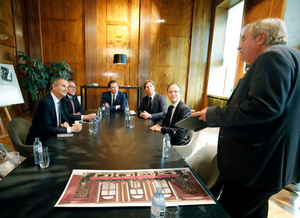 Ambassadors of the Allied Powers with Chancellor Kurz<small>© Bundeskanzleramt (BKA) / Dragan Tatic</small>