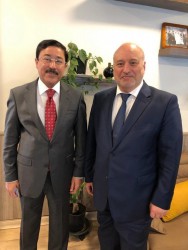 Mr. Khouja with Iraq Central Bank Governor Al-Allaq<small>© Austro-Arab Chamber of Commerce (AACC)</small>
