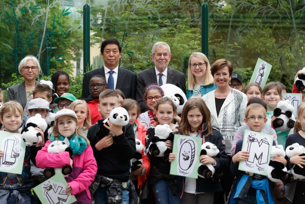 Handover of the Panda male to the Schönbrunn Zoo<small>© Österreichische Präsidentschaftskanzlei / Peter Lechner/HBF</small>