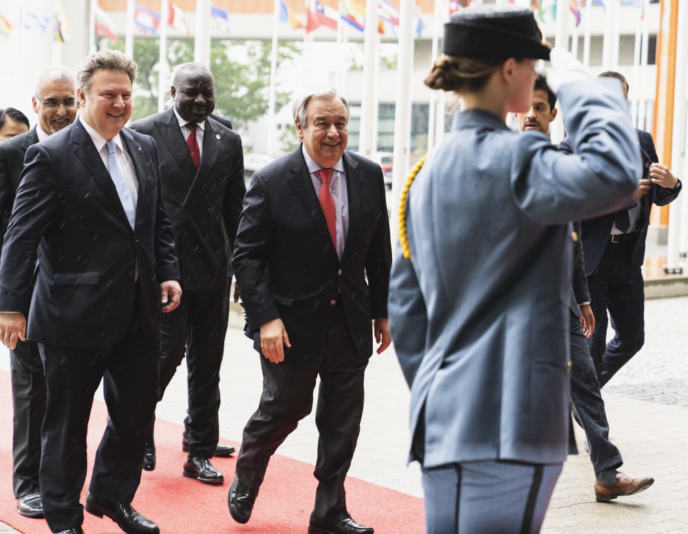 Guterres and Ludwig on the way to the VIC ceremony<small>© BMEIA/Eugénie Berger / Flickr Attribution (CC BY 2.0)</small>