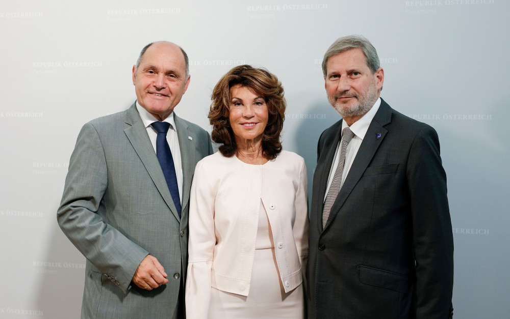 Wolfgang Sobotka, Brigitte Bierlein and Johannes Hahn<small>© Bundeskanzleramt (BKA) / Andy Wenzel</small>