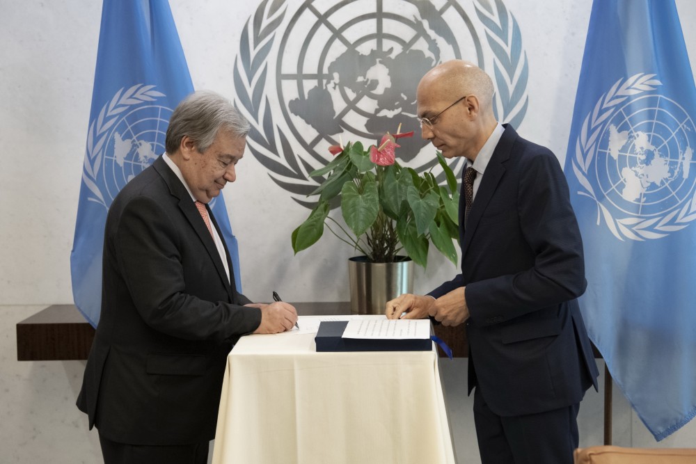 Guterres swears in Volker Türk<small>© UN Photo / Evan Schneider</small>