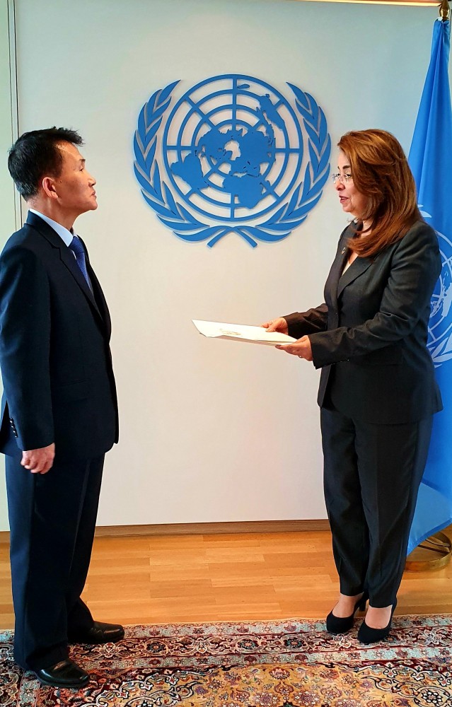 Choe Kang Il and Ghada Fathi Waly<small>© UNOV United Nations Office at Vienna</small>