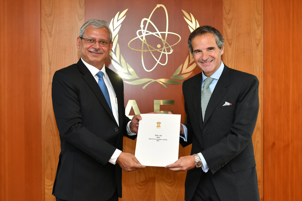 New Representative of India to the IAEA and Mr. Grossi<small>© IAEA International Atomic Energy Agency / Dean Calma (CC BY 2.0)</small>