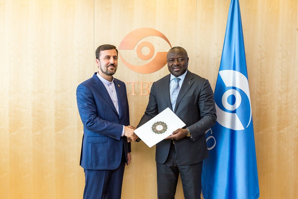 Ambassador Gharibabadi (left) and Lassina Zerbo.<small>© UNODC / CTBTO PrepCom</small>