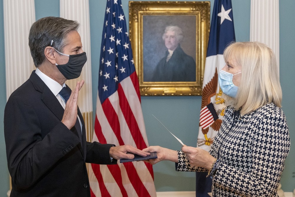 Antony Blinken being sworn in as U.S. secretary of state<small>© Wikimedia Commons / U.S. Department of State from United States</small>