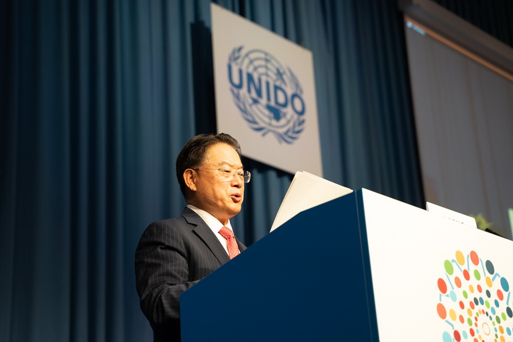 Li Yong during his farewell speech.<small>© UNIDO / Flickr / (CC BY-ND 2.0)</small>