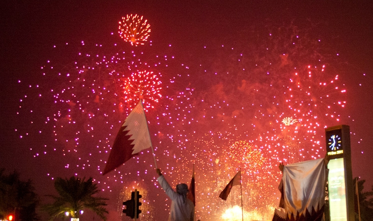 Firework show on Qatar National Day.<small>© Wikimedia Commons / Mohamod Fasil, CC BY 2.0</small>