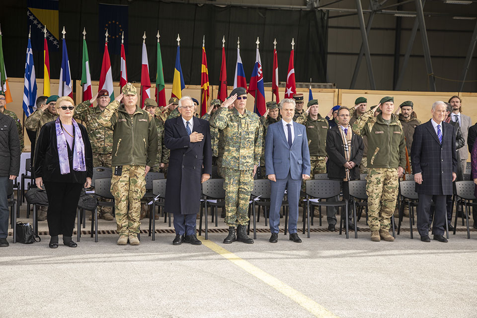 Josep Borell visits European Union Force<small>© © European Union Force (EUFOR)</small>