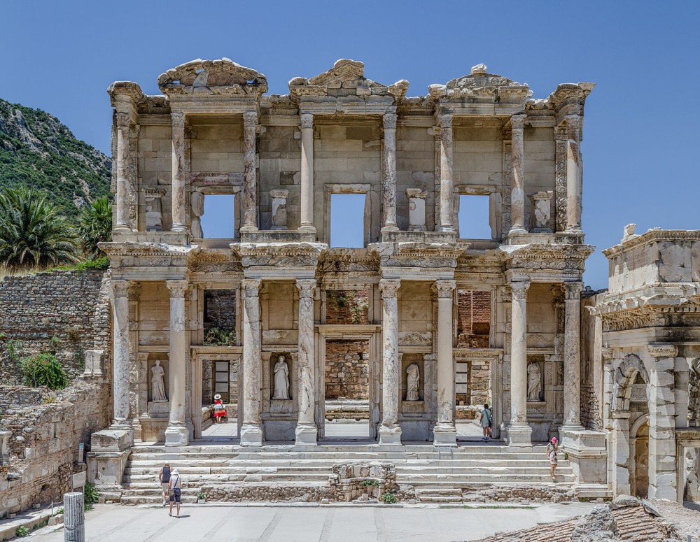 Façade of the Celsus library in Ephesus, Turkey<small>© Wikimedia Commons / Benh LIEU SONG [CC BY-SA 2.0]</small>