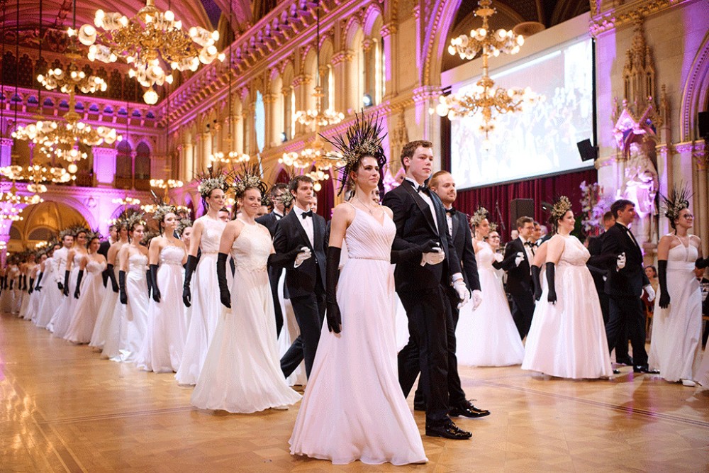Vienna City Hall becomes the stage for the Concordia ball.<small>© APA/Martin Hörmandinger</small>