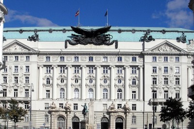 The Ministry of Social Affairs initiated a reappraisal of the history of the government building because, during the Third Reich, the building was the headquarters of the Wehrmacht judicial system.<small>© Wikimedia Commons, Gryffindor, CC BY-SA 3.0</small>