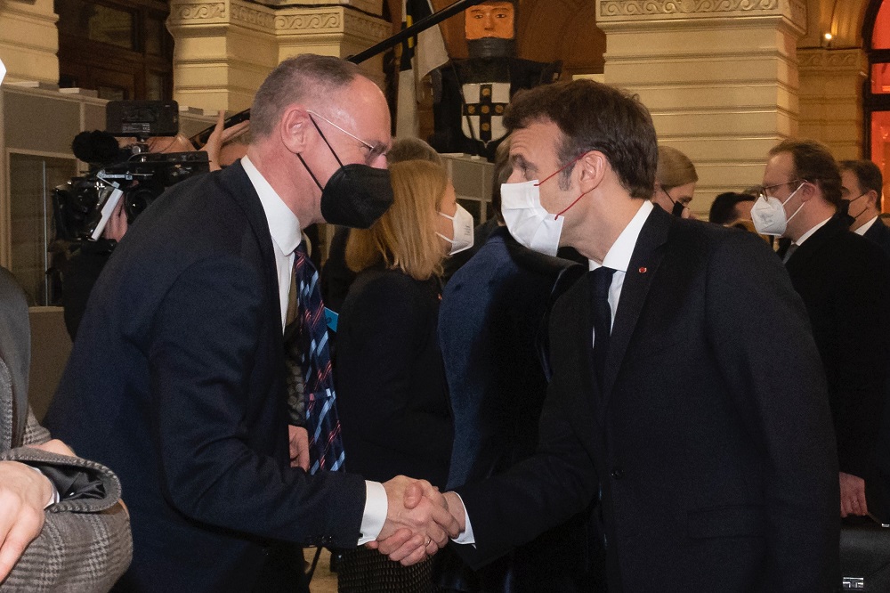 French President Emmanuel Macron (right) with Austrian Interior Minister Gerhard Karner (left) in Lille, France.<small>© BMI Bundesministerium für Inneres / Ministère de l'intérieur</small>