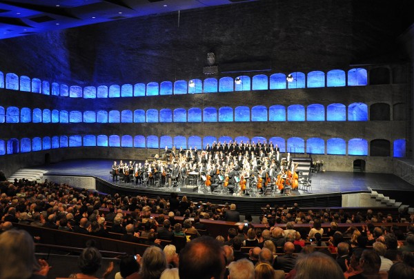 The opening ceremony of the 99th Salzburg Festival (Salzburger Festspiele) took place in the Felsenreitschule (photo).<small>© Wikimedia Commons / Andreas Praefcke [CC BY 3.0 (https://creativecommons.org/licenses/by/3.0)]</small>