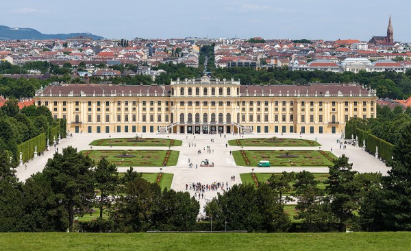 Schönbrunn Palace in Vienna, Austria<small>© Wikimedia Commons / Thomas Wolf, www.foto-tw.de [CC BY-SA 3.0 de (https://creativecommons.org/licenses/by-sa/3.0/de/deed.en)]</small>
